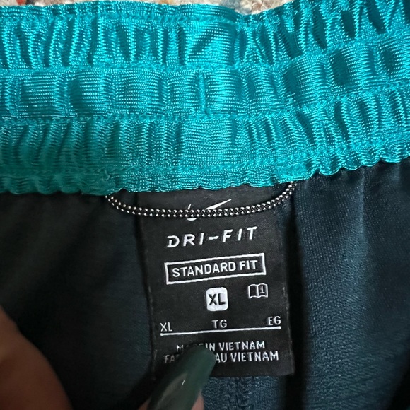 Boys Nike Standard Dri- Fit shorts - Picture 5 of 5